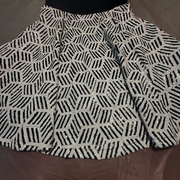 Eight Sixty Black/White Fit & Flare Midi Colorblock Dress w/ Sequin Skirt Small - Picture 4 of 9